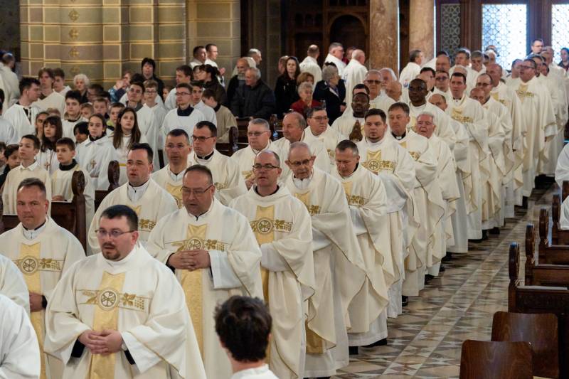 2024_03_28_olajszentelesi szentmise_21.jpg